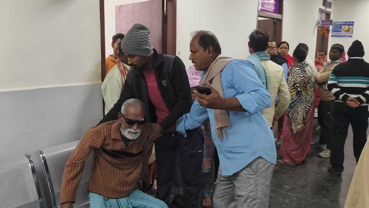 मरीज के परिजन व चिकित्सक में नोकझोक, डीएस से शिकायत