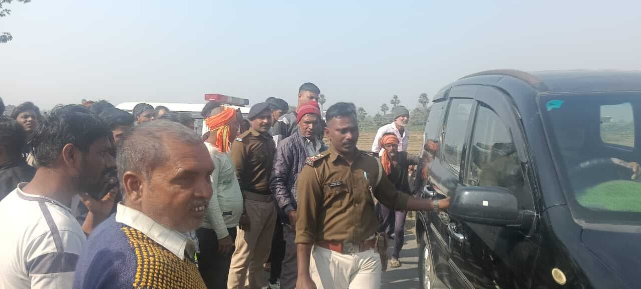 स्कॉर्पियो के गेट से टकरायी बाइक, मां की मौत, बेटा जख्मी