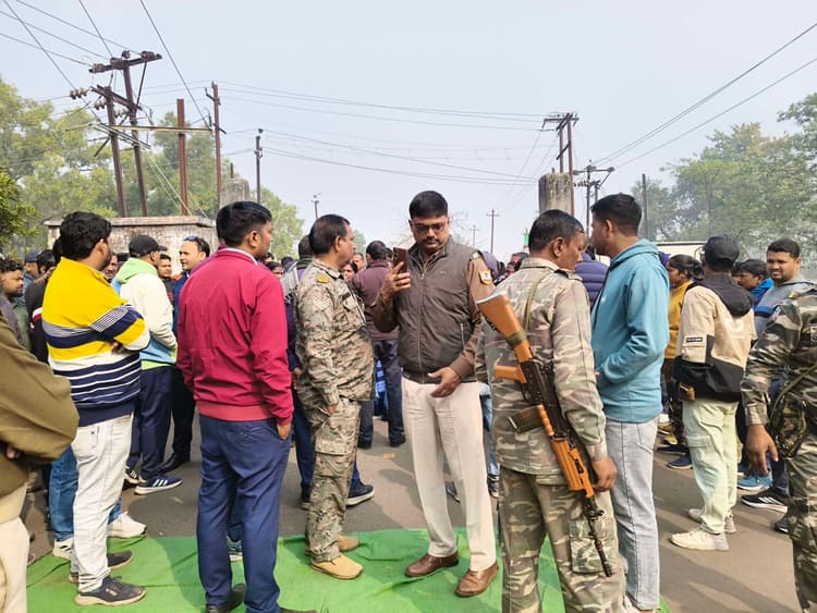 एरिया कार्यालय में कार्यरत अधिकतर कर्मियों ने बनायी हाजिरी