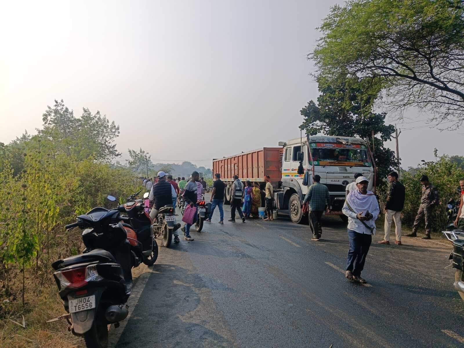 पालोजोरी: ट्रेलर के धक्के से बाइक चालक युवक की मौत