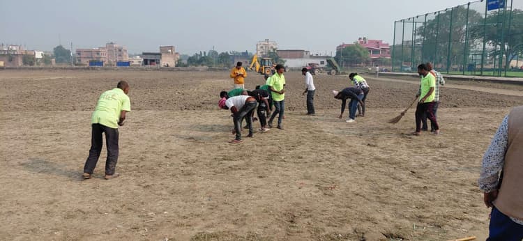Madhubani News : ललित कर्पूरी स्टेडियम में चलाया सफाई अभियान