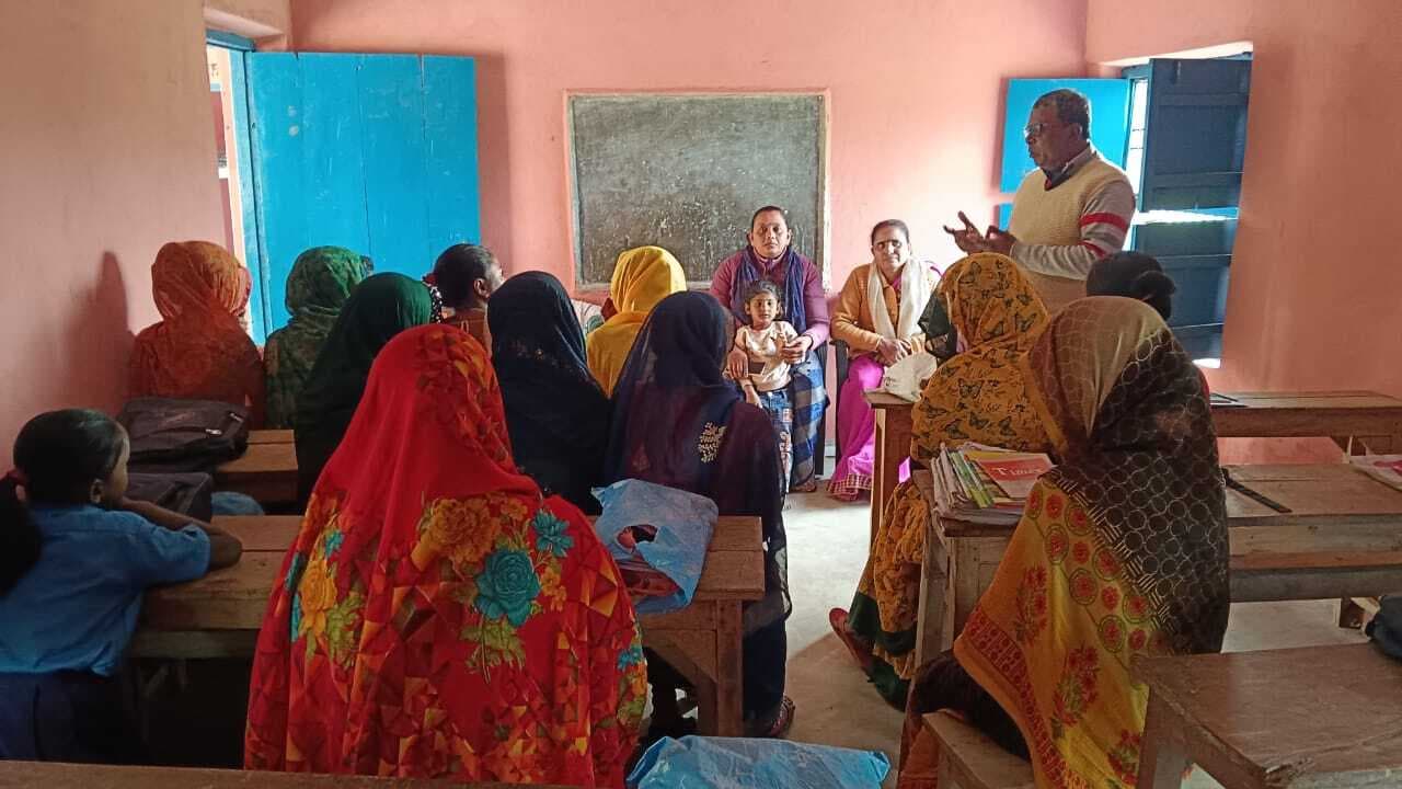 Madhubani News : बैठक कर विद्यालय शिक्षा समिति गठित की