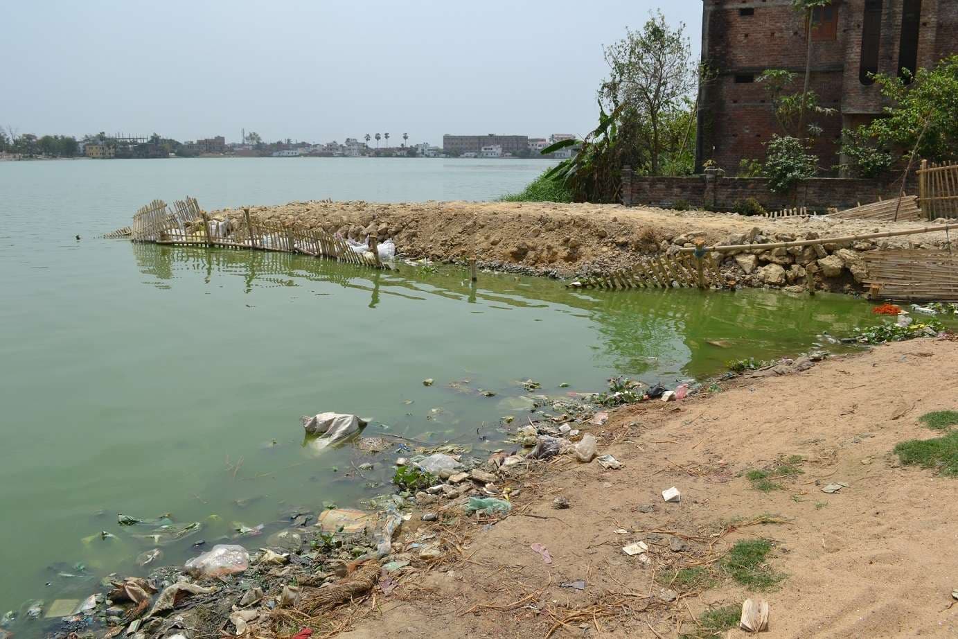 Darbhanga News: सड़क के बाद अब शहर के तालाब कर रहे अतिक्रमण से निजात की प्रतीक्षा