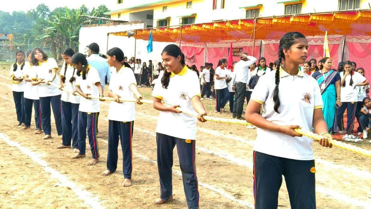 100 मीटर दौड़ में चांदनी व मनीष ने मारी बाजी