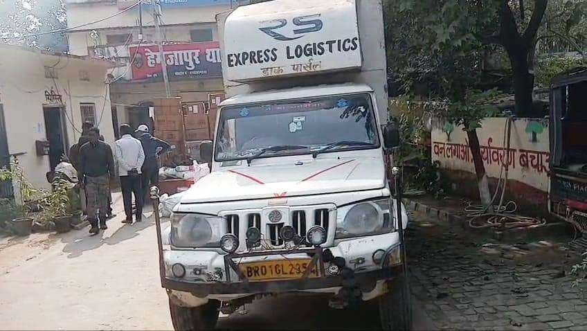 पार्सल वाहन से 524 पीस टेटरा पैक विदेशी शराब बरामद, तस्कर व चालक गिरफ्तार