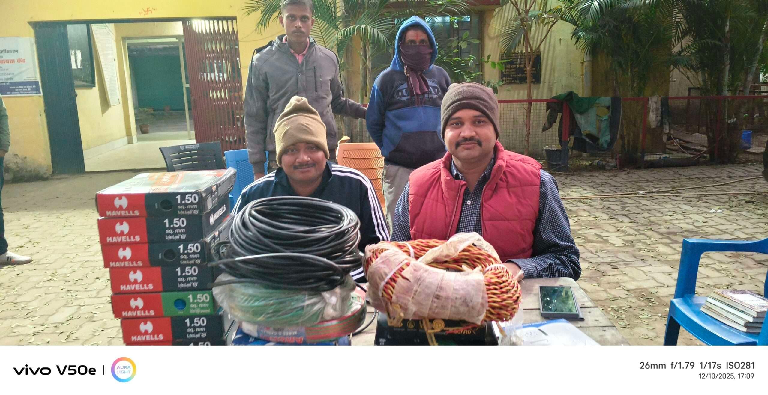 Giridih News :आठ लाख के सामान की चोरी का मास्टरमाइंड निकला कर्मी