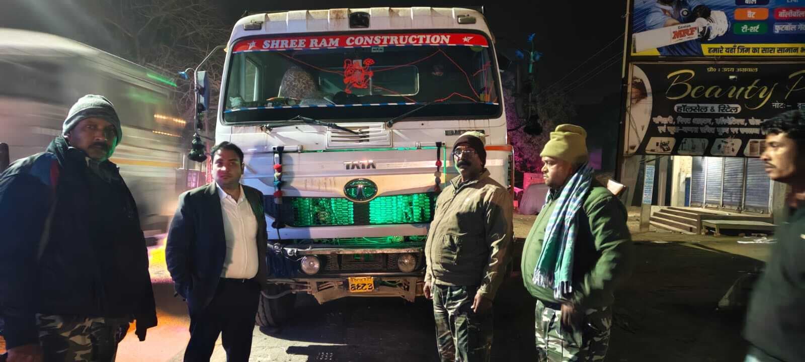 Giridih News :अवैध खनन के विरुद्ध छापेमारी, तीन वाहन जब्त