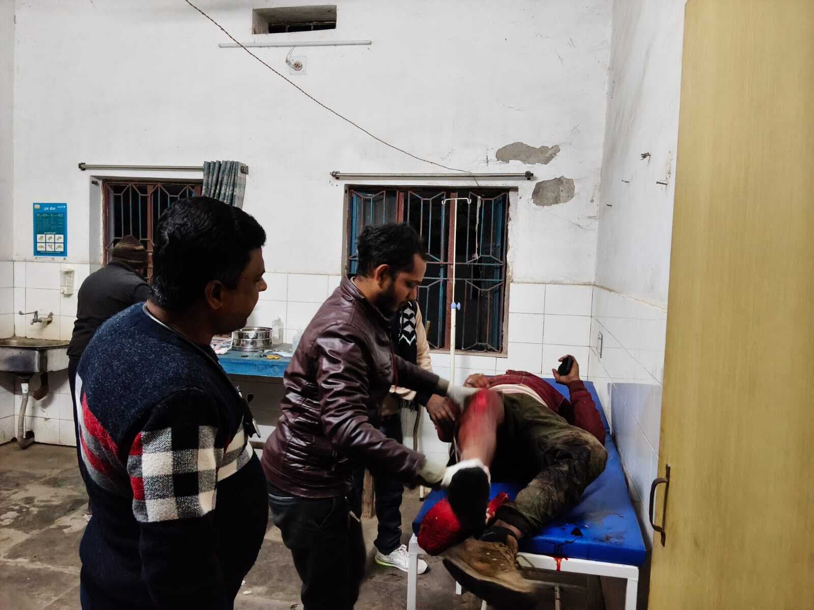 Giridih News :ट्रैक्टर व बाइक की टक्कर में दो घायल, एक रेफर