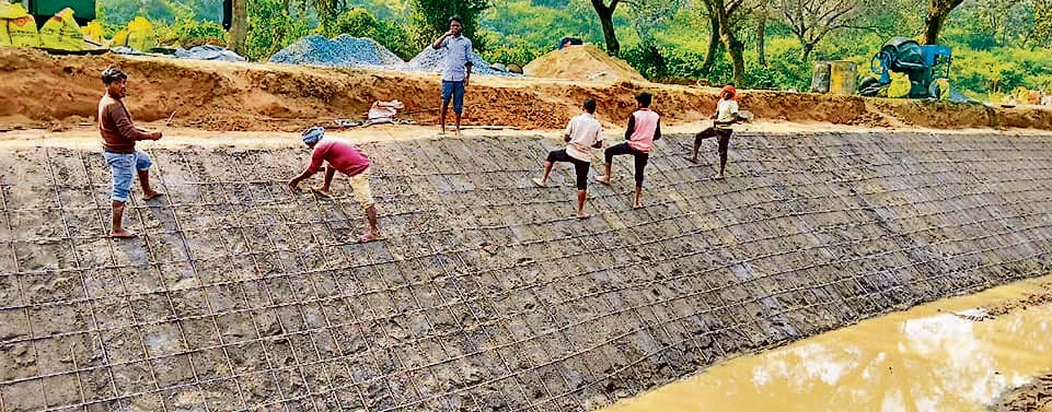 Bokaro News : नहर की मरम्मत में गुणवत्ता की अनदेखी का आरोप