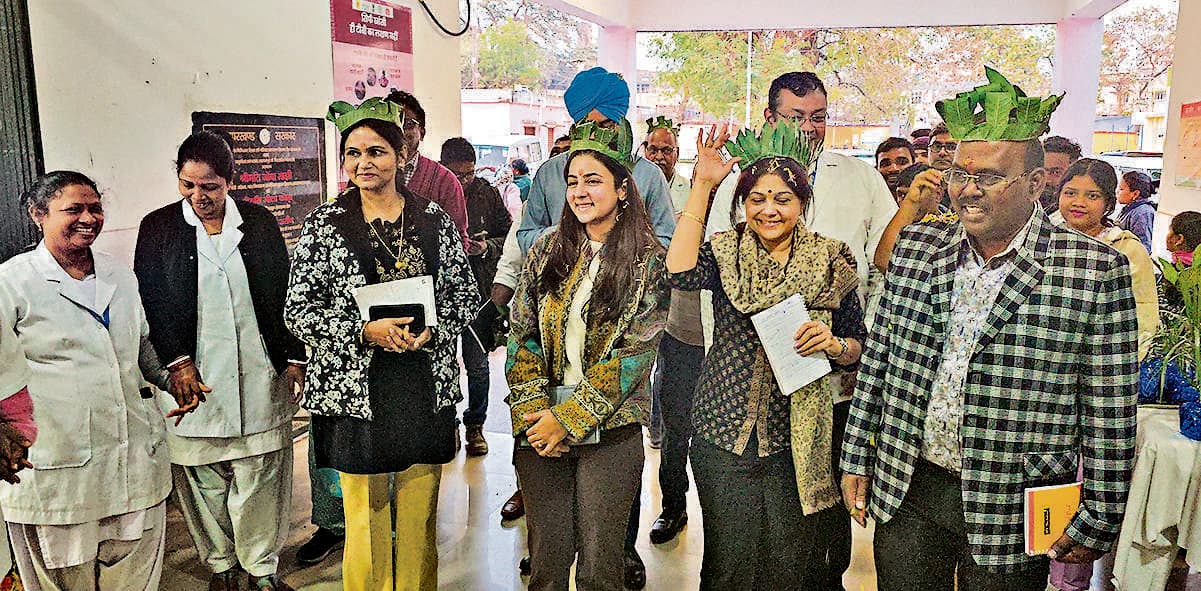 Chaibasa News : सेंट्रल टीम ने अनुमंडल अस्पताल का निरीक्षण किया, दिये दिशा निर्देश