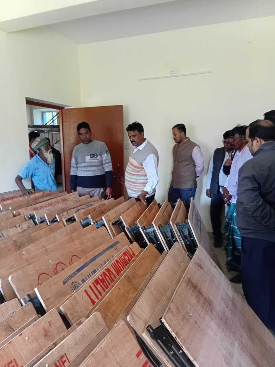 East Singhbhum News : छात्रावास से घटिया बेड हटायें, सबरों के आवास बनायें