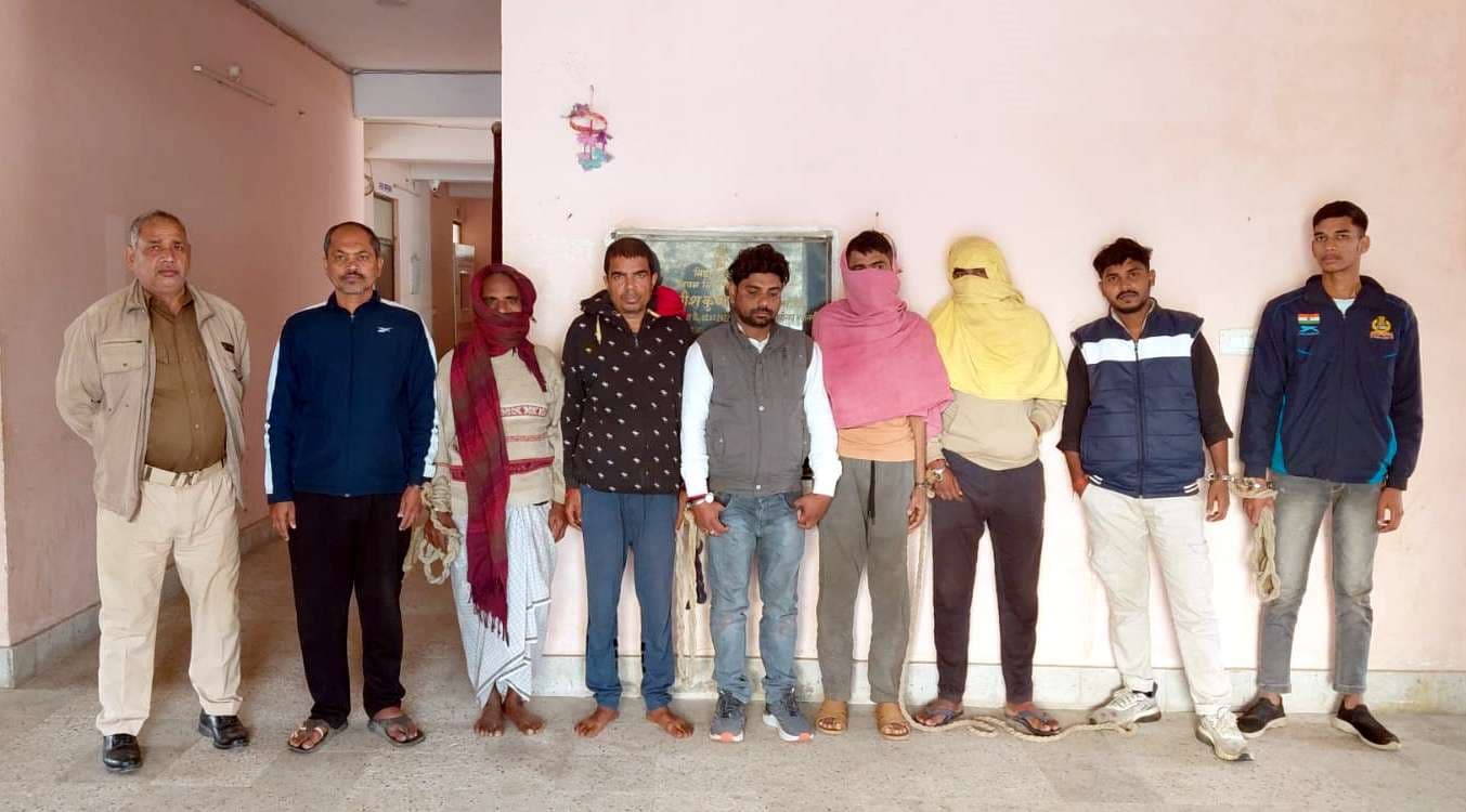 विदेशी शराब के साथ दो तस्कर व छह शराबी गिरफ्तार