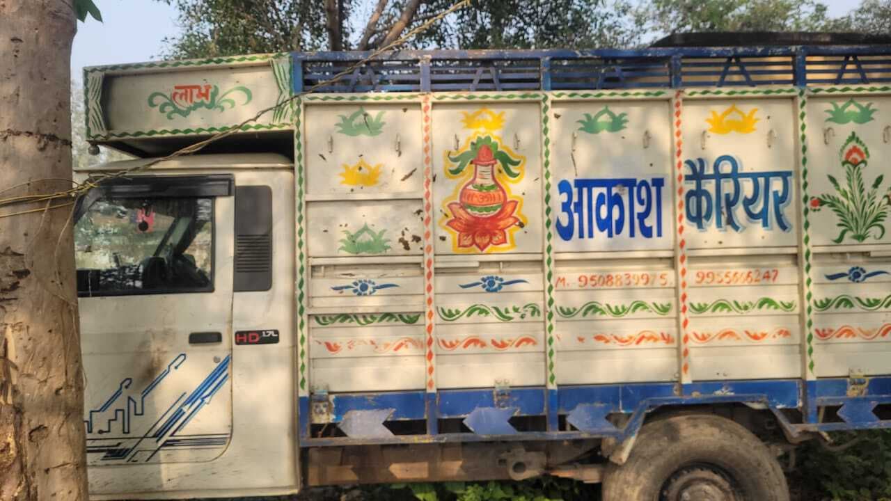 छह चोर गिरफ्तार, दो पिकअप वाहन, नकदी व मोबाइल बरामद