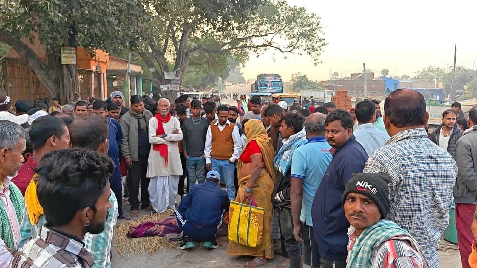 Samastipur : बाइक की ठोकर से जख्मी महिला की मौत, एनएच जाम