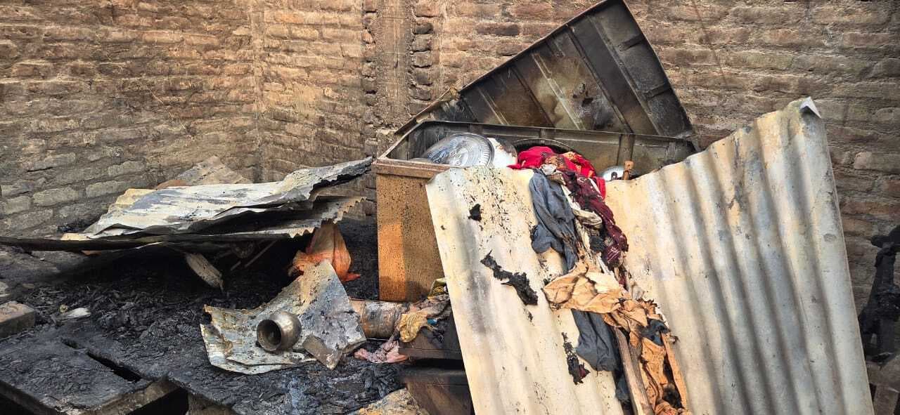 गैस सिलिंडर में आग लगने से चार घर जले