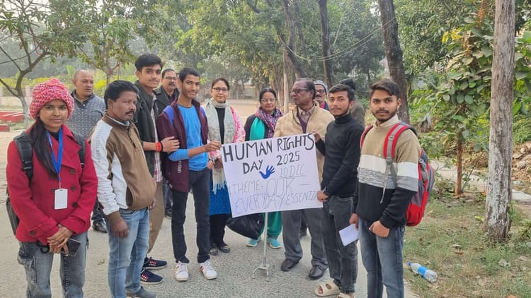 Samastipur : स्वयंसेवकों ने पोस्टर मेकिंग कर जन चलाया जागरूकता अभियान