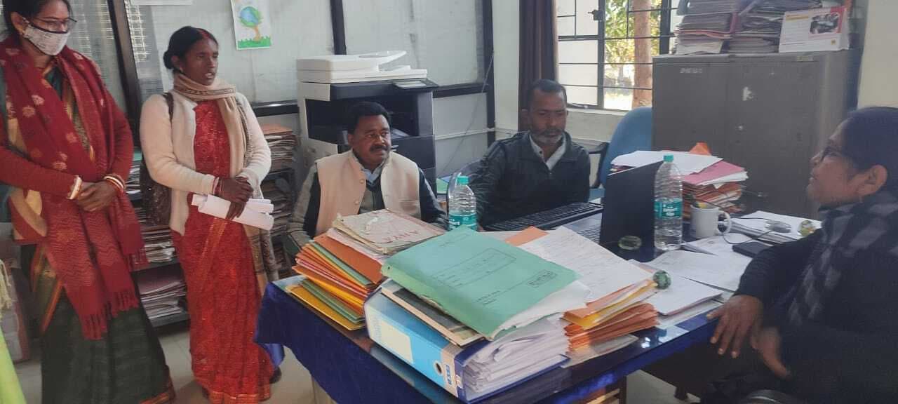 पारा शिक्षकों को सेवा समाप्ति का नोटिस, डीएसइ से मिले