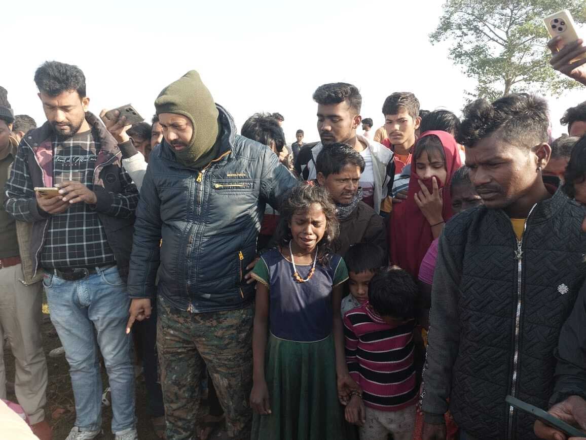 गड्ढे में मिला युवक का शव, परिवार में मचा कोहराम