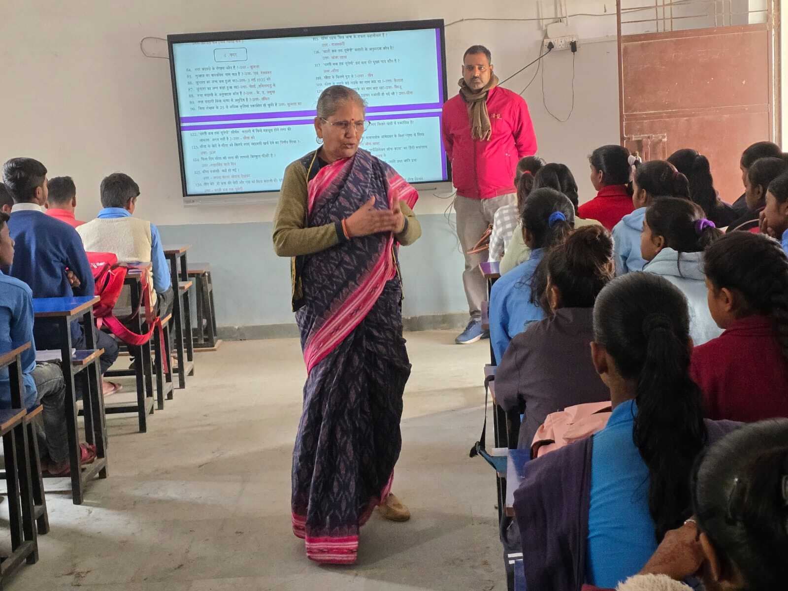 क्रैश कोर्स की तैयारियों का बीइओ ने किया निरीक्षण, शिक्षकों को दिये कड़े निर्देश