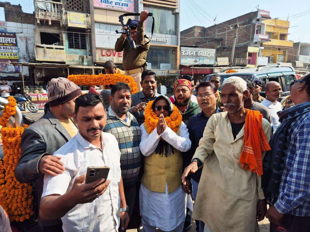 नवनिर्वाचित विधायक ललन राम ने निकाली आशीर्वाद यात्रा