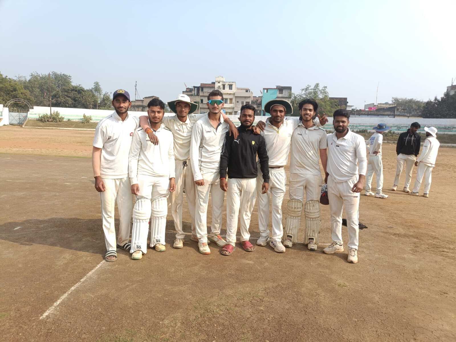 Deoghar News : एसपीएस टीम बनी सुपर डिवीजन लीग की चैंपियन, डीसीए वन को आठ विकेट से हराया