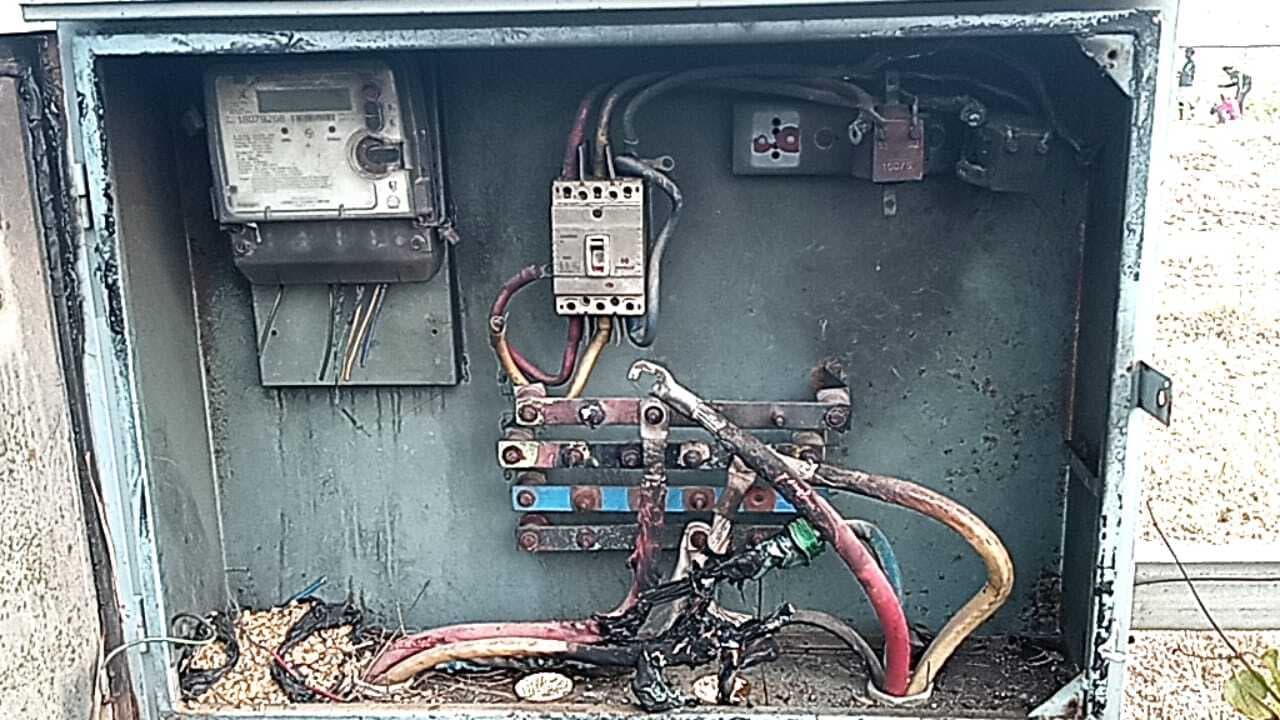 बगधसवा गांव में शॉर्ट सर्किट से ट्रांसफाॅर्मर में लगी आग, आपूर्ति ठप