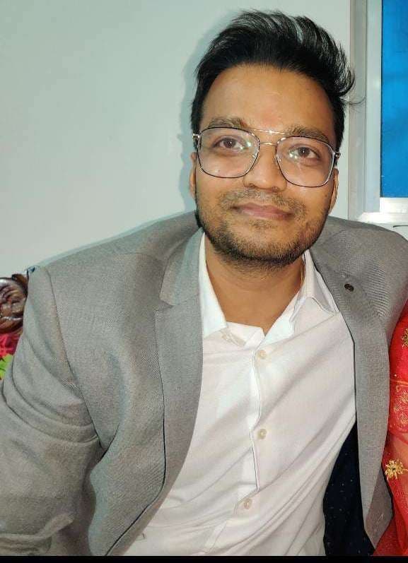 अनियंत्रित डंपर की चपेट में आया बाइक सवार दंपती, पति की मौत, शिक्षिका पत्नी घायल