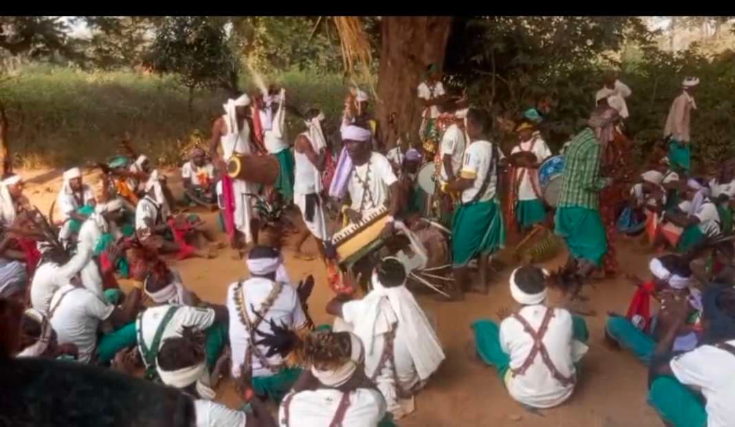 कराम नृत्य में गिलहा टीम बनी विजेता, प्रकृति से दिखा प्रेम