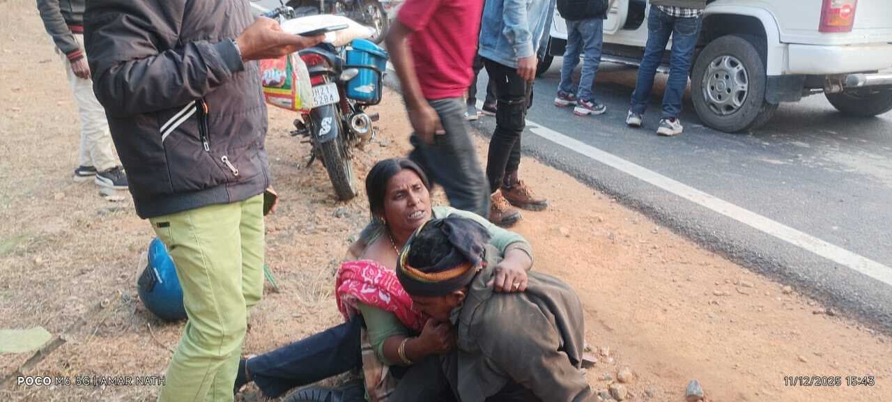 ट्रक की चपेट में आने से बाइक सवार घायल