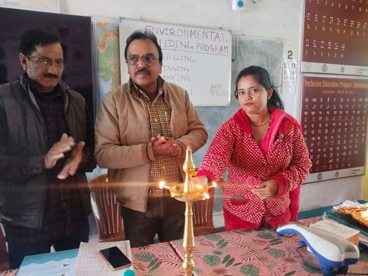 Deoghar news : दिव्यांग विद्यार्थियों की प्रतिभा निखारने के लिए हुईं प्रतियोगिताएं , सफल प्रतिभागी हुए पुरस्कृत