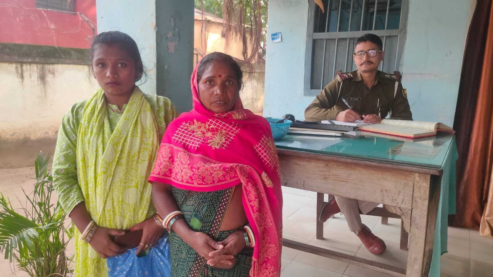 पति की प्रताड़ना से तंग महिला पहुंची थाना, शिकायत