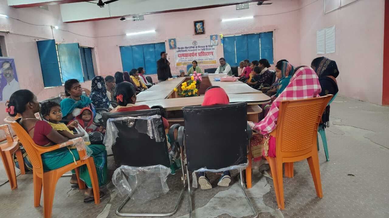 किशोर व किशोरियों के सशक्तीकरण की योजना बने : मुखिया