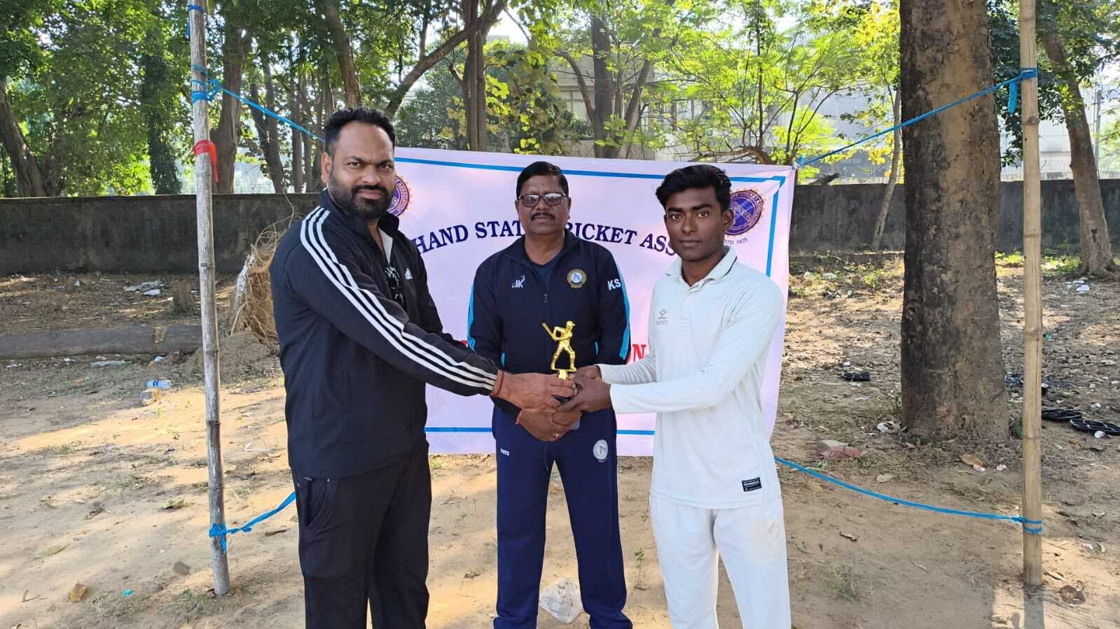 Jsca A Division Cricket league: अंशु की घातक गेंदबाजी, चटकाये छह विकेट