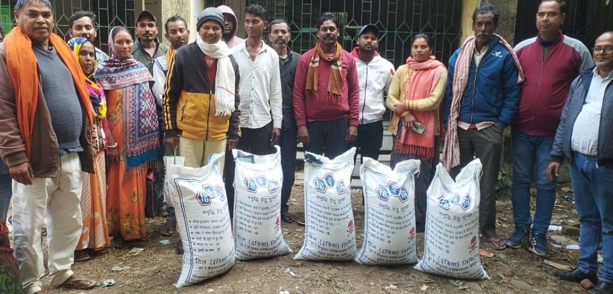 प्रखंड तकनीकी केंद्र से किया बीज का वितरण