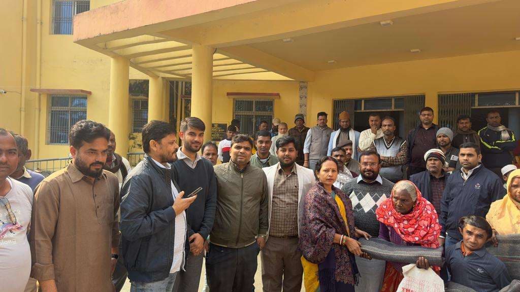 जरूरतमंदों के बीच किया कंबल का वितरण