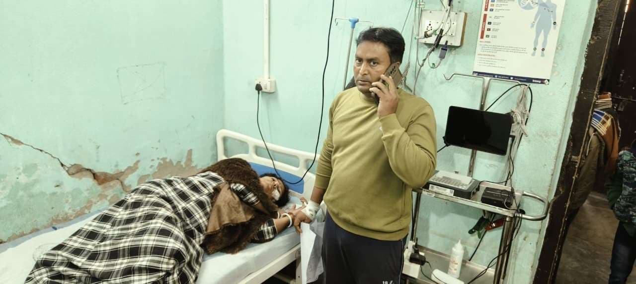 पड़ोसी ने कुल्हाड़ी से हमला कर दंपती को किया घायल, जांच में जुटी पुलिस