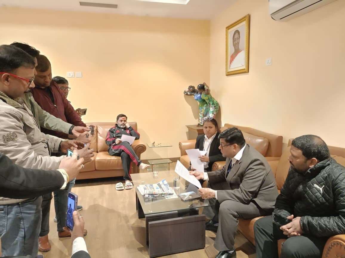 Deoghar News : देवघर एयरपोर्ट सुरक्षित, कुशल व यात्री-उन्मुख सेवाएं प्रदान करने को प्रतिबद्ध : प्रभारी निदेशक