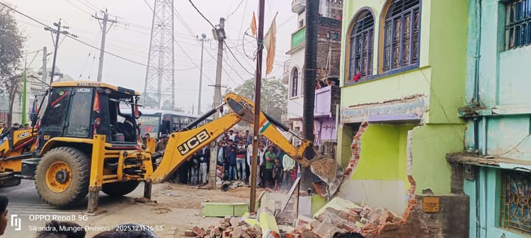 सिकंदरा में दूसरे दिन भी अतिक्रमण के खिलाफ चला बुलडोजर