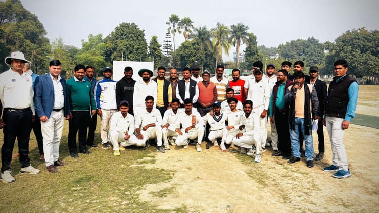 केकेएम कॉलेज जमुई ने आरएस कॉलेज तारापुर की टीम को 8 विकेट से हराया