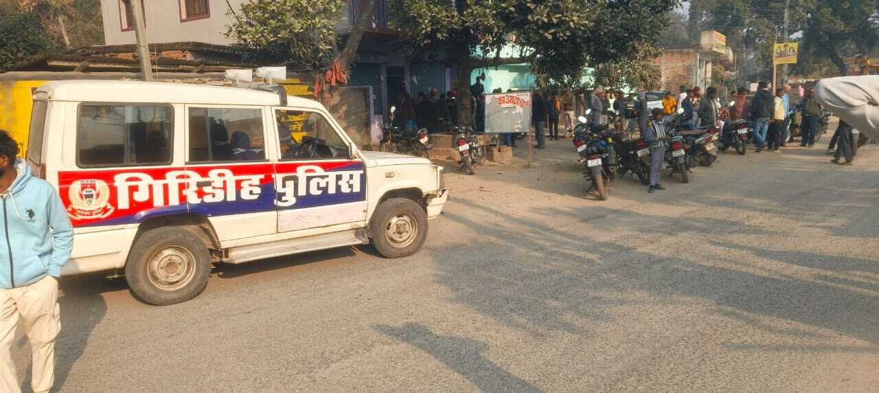 Giridih News :चिकित्सक पर चाकू से हमला कर नकदी व साढ़े तीन लाख के जेवरात और मूर्ति की लूट