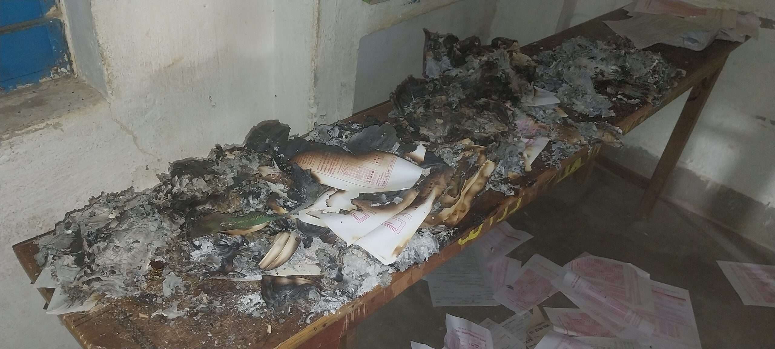 Giridih News :विद्यालय के कार्यालय में तोड़फोड़  से डेढ़ लाख की क्षति