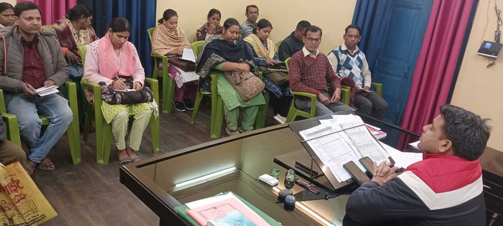 भूमिहीनों व उजाला योजना के लाभार्थियों के भौतिक सत्यापन का दिया निर्देश