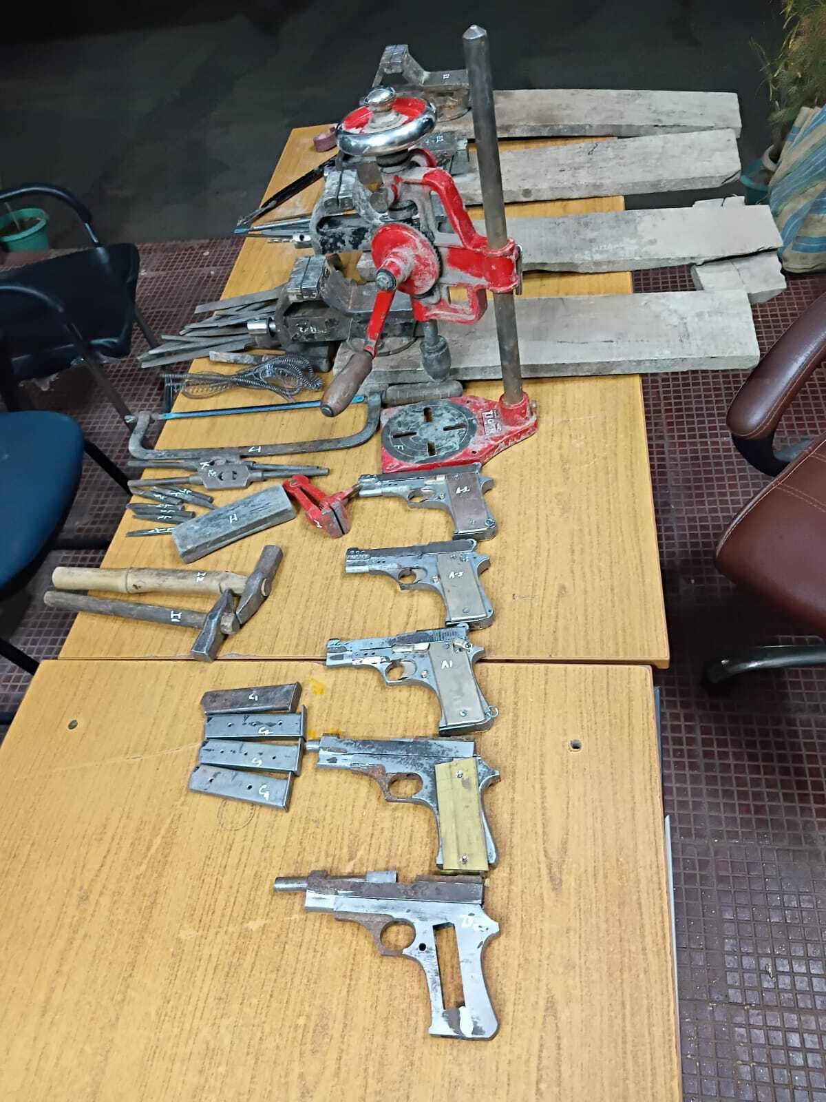 भेलवा दियारा में चार मिनीगन फैक्टरी का उद्भेदन, एक गिरफ्तार