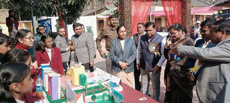 Bokaro News : विज्ञान प्रदर्शनी में बच्चों ने दिखायी प्रतिभा