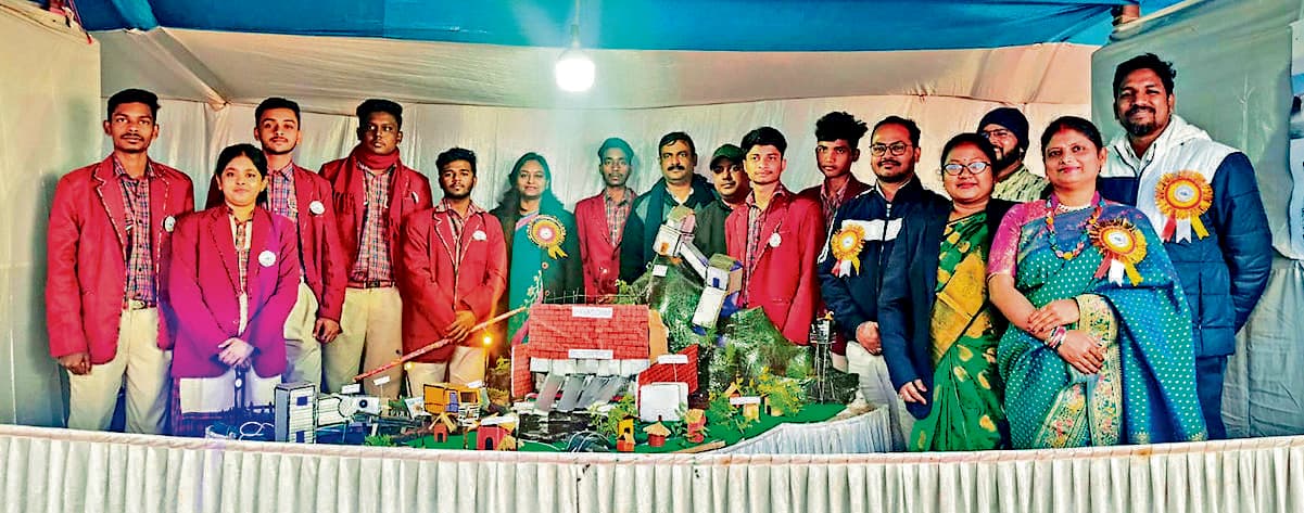 Chaibasa News : गुवा में खनन पर्यावरण व खनिज संरक्षण सप्ताह मनाया गया