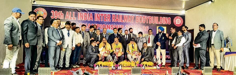 Chaibasa News : रेलवे के चीफ रेफरी व कोच को दी गयी विदाई