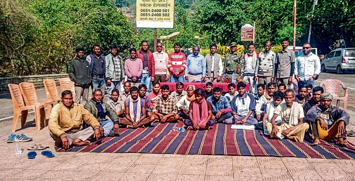 Chaibasa News : हिरणी झरना के पास नशा की, तो कार्रवाई