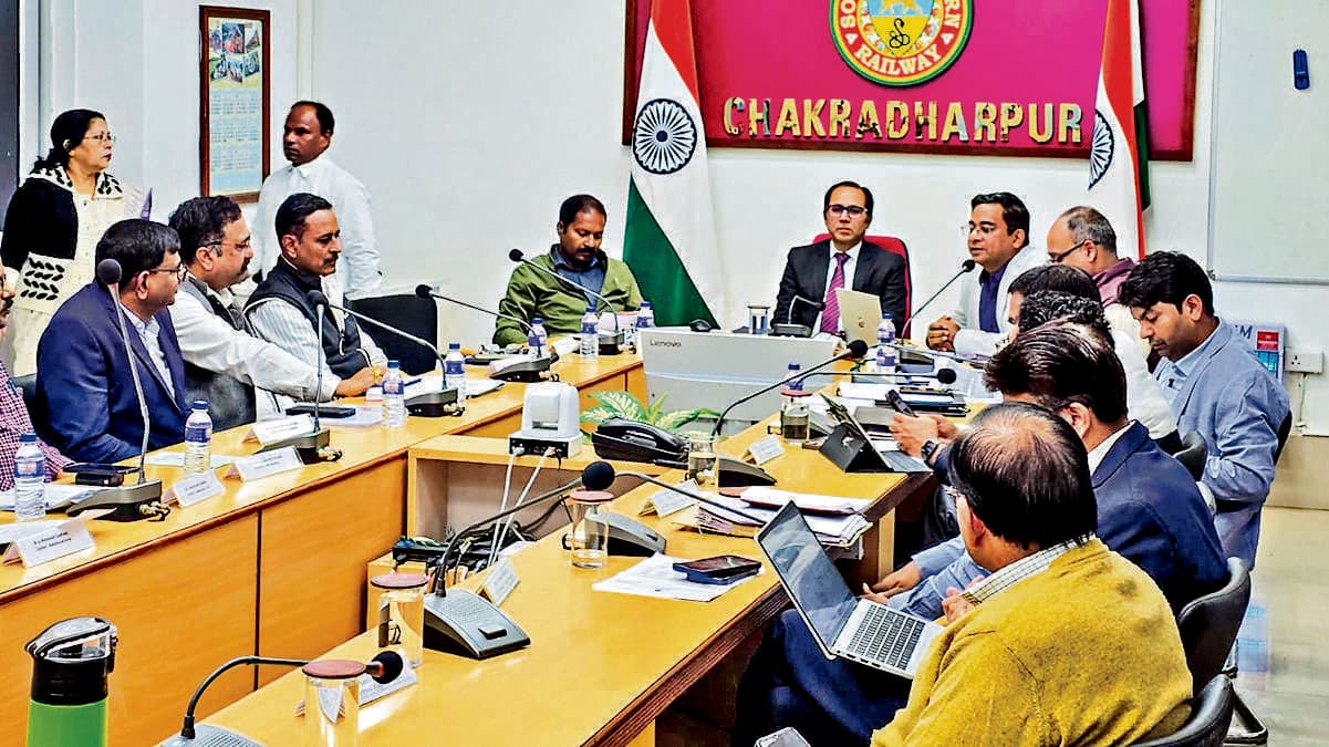 Chaibasa News : ग्राहकों की संतुष्टि में और सुधार रेलवे का उद्देश्य : डीआरएम