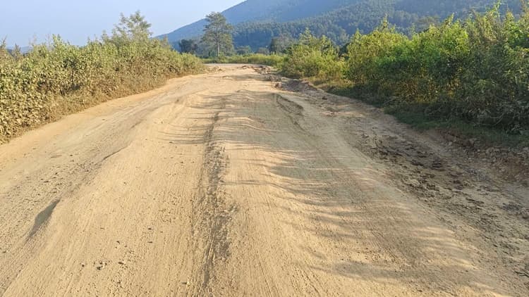 Seraikela Kharsawan News : ~54 करोड़ से आठ साल में बनी सड़क चार वर्षों में जर्जर