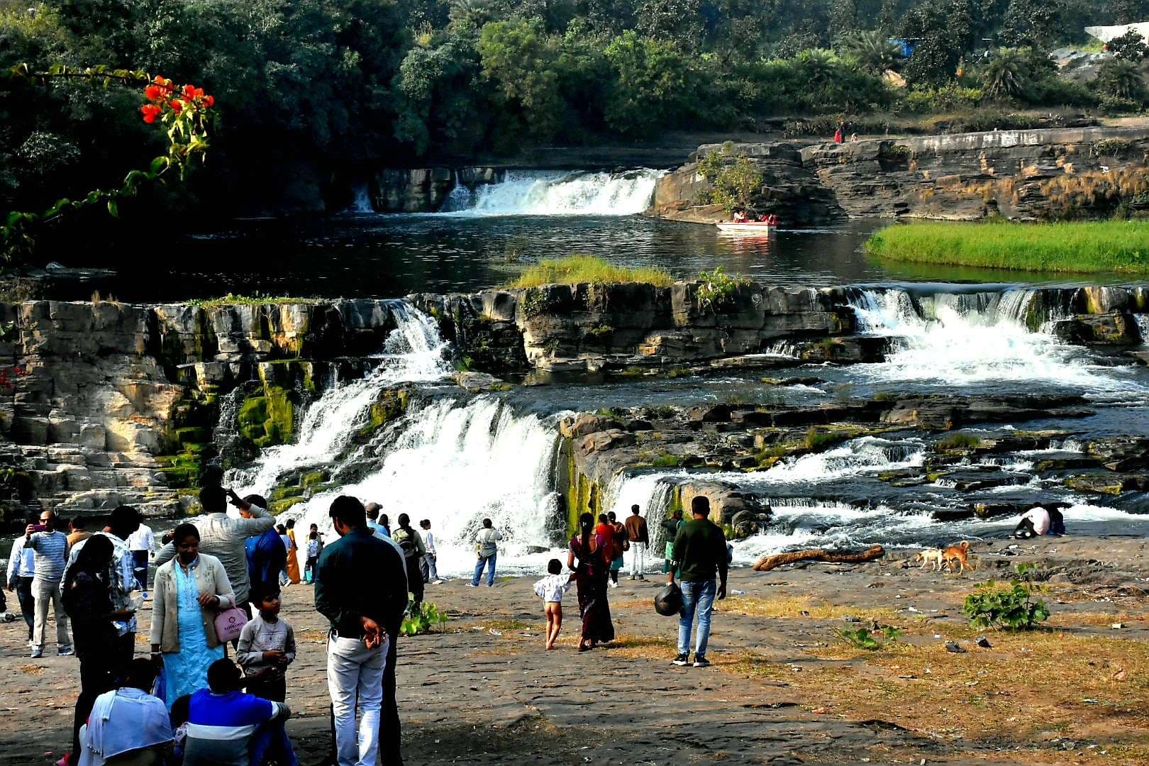 Dhanbad News: सैलानियों से गुलजार होने लगा मुनीडीह का भटिंडा फॉल